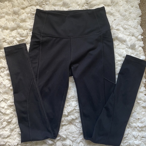 Victoria secret essential legging with pockets - Picture 2 of 5